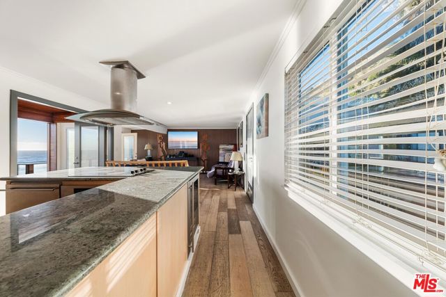 43000 Pacific Coast Highway, Malibu CA: https://media.crmls.org/mediaz/91d4d7ba-cb26-461f-8d88-8b12d5dd3815.jpg