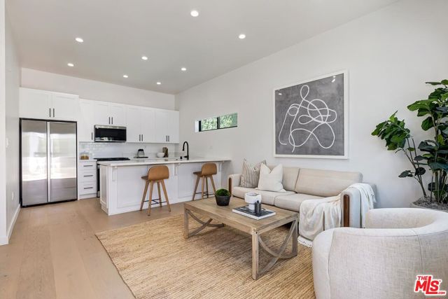 3364 Garden Avenue, Los Angeles CA: https://media.crmls.org/mediaz/91d50392-a474-4bf8-bcbb-8b9509386d68.jpg