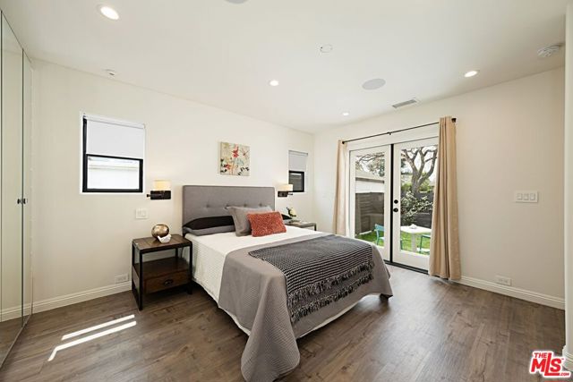 8961 Cadillac Avenue, Los Angeles CA: https://media.crmls.org/mediaz/91d5424c-e97b-4cf1-a29a-dcbe87cb4947.jpg