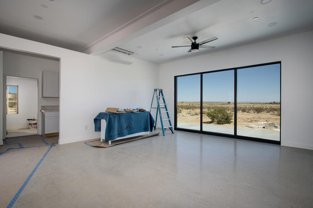 https://media.crmls.org/mediaz/91d57a10-5a3c-497f-bd59-0ba041f7c6ca.jpg?preset=X-Large