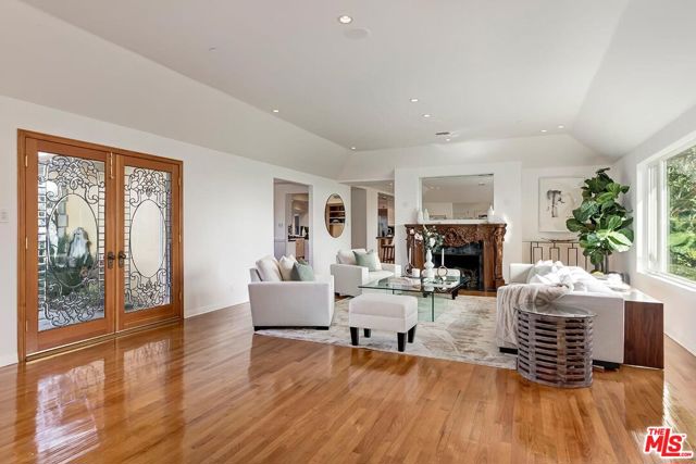 3595 Wonder View Drive, Los Angeles CA: https://media.crmls.org/mediaz/91d58856-ccdf-4ff7-b52a-df61f55c9292.jpg