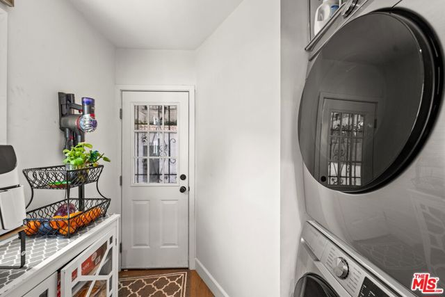 3871 Roxton Avenue, Los Angeles CA: https://media.crmls.org/mediaz/91d61be6-952f-4c41-be4d-9cfe7a2a4cb7.jpg