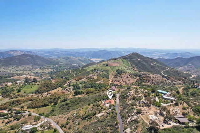 944 Rainbow Crest Road, Fallbrook CA: https://media.crmls.org/mediaz/91d628ad-ca4b-4dfe-960c-5ae39910ea8c.jpg