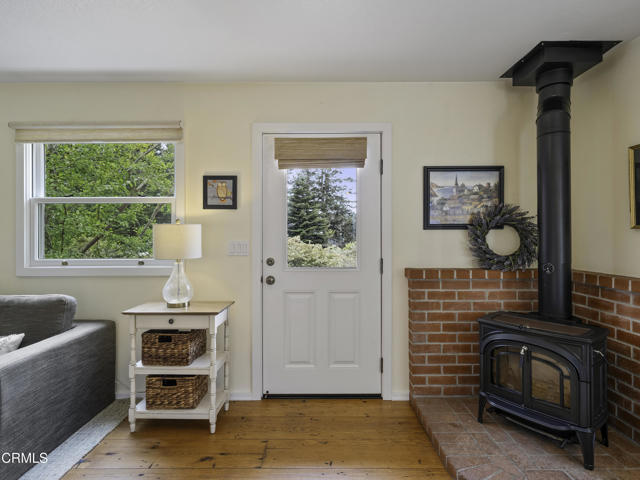 Detail Gallery Image 5 of 39 For 10392 Hills Rd, Mendocino,  CA 95460 - 2 Beds | 1 Baths