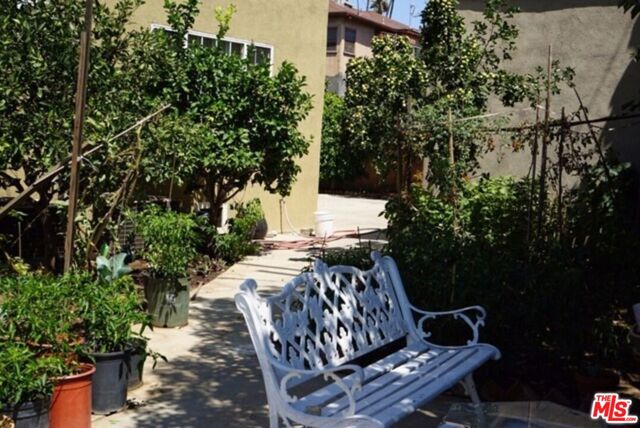 4418 Victoria Park Place, Los Angeles CA: https://media.crmls.org/mediaz/91d787c0-5eeb-45d1-8bf9-75337fc264a6.jpg