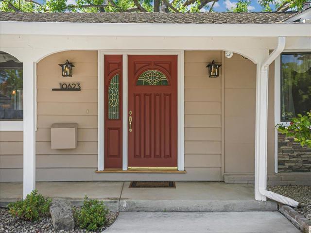 10623 Glenview Avenue, Cupertino CA: https://media.crmls.org/mediaz/91d7a8f7-db3f-4825-ba78-05ceb7561529.jpg