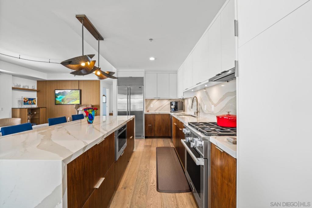 645 Front - photo 14
