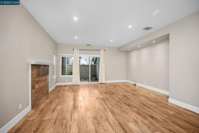 273 S Overlook Dr, San Ramon CA: https://media.crmls.org/mediaz/91d8de13-e9c2-402c-be65-a4467a35bfd1.jpg