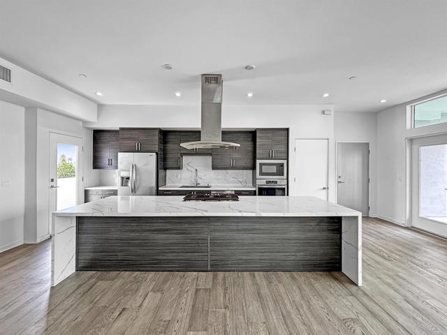 3047 North Park Way, San Diego CA: https://media.crmls.org/mediaz/91d8de82-1fc7-46b6-b04f-8275cdd7b140.jpg