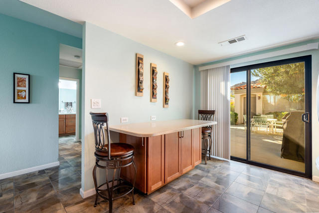 54396 Shoal Creek, La Quinta CA: https://media.crmls.org/mediaz/91d90dbd-f1b9-4f3a-b50b-10918e3532a2.jpg