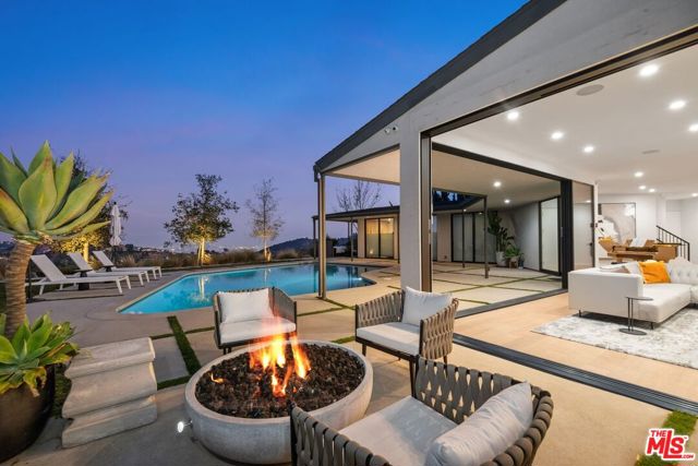 8545 Charl Lane, Los Angeles CA: https://media.crmls.org/mediaz/91d96c81-6dea-4133-98d6-ea5a9731a6d4.jpg