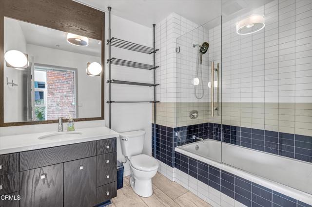 527 Molino Street, Los Angeles CA: https://media.crmls.org/mediaz/91d9e0bf-4de5-4474-b3ba-51d6bd5c8d71.jpg