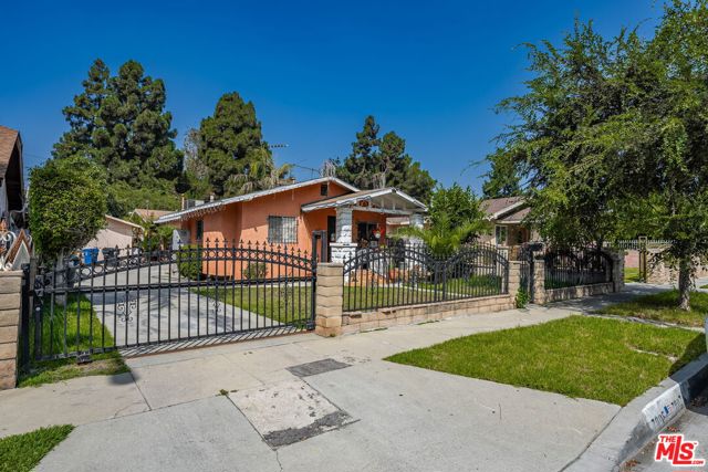 7805 Whitsett Avenue, Los Angeles, California 90001, ,Multi-Family,For Sale,Whitsett,24437463