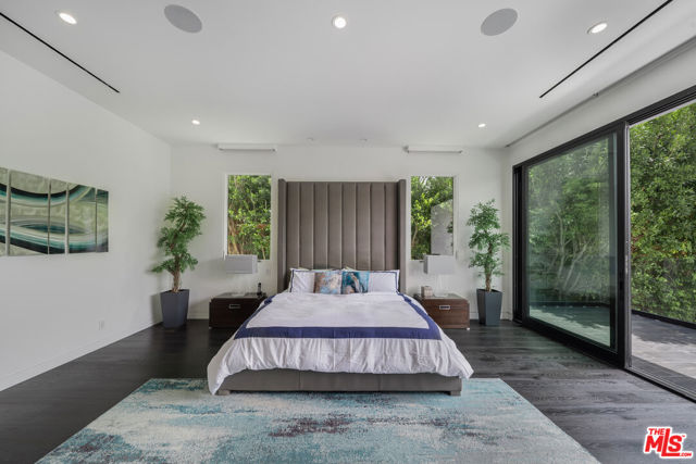 511 N Rexford Drive, Beverly Hills CA: https://media.crmls.org/mediaz/91da9b1f-d5af-4ebb-a239-68bc58f5a24a.jpg