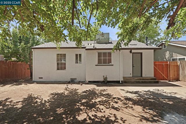 1021 Frienza Avenue, Sacramento CA: https://media.crmls.org/mediaz/91daae65-972d-4cbe-8274-7b905765329f.jpg