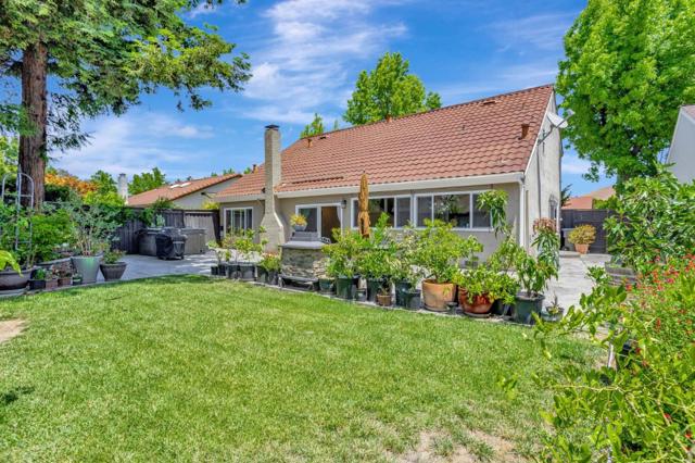 7179 Via Maria, San Jose CA: https://media.crmls.org/mediaz/91dac348-a1b4-40b9-9574-571a3d17f6b4.jpg