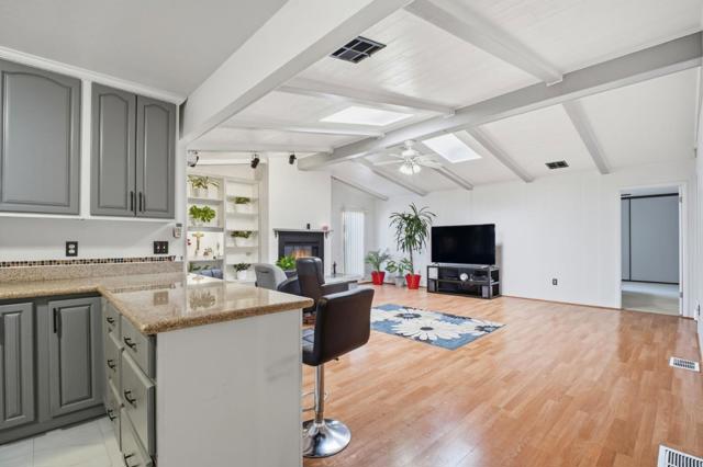 29372 Providence Way, Hayward CA: https://media.crmls.org/mediaz/91db586c-e42f-4cf9-bbe7-5191bdcf1b8c.jpg