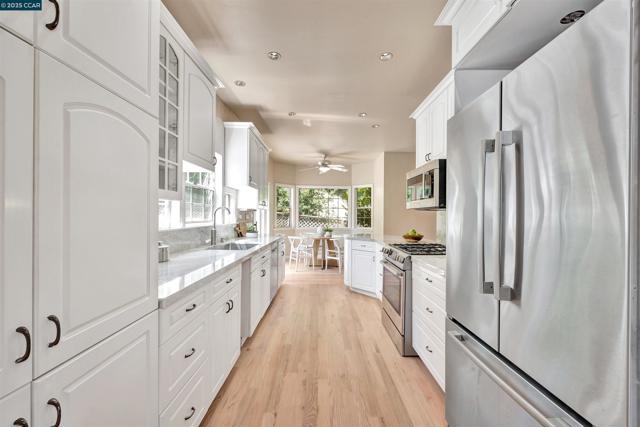 48 Sterling Way, Lafayette CA: https://media.crmls.org/mediaz/91dc07f2-4aa5-4690-878c-3f25f4f5f463.jpg