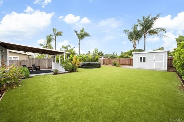 1105 Evergreen Drive, Encinitas CA: https://media.crmls.org/mediaz/91dd2c4d-194f-4865-afb0-c7caff4b1c7c.jpg