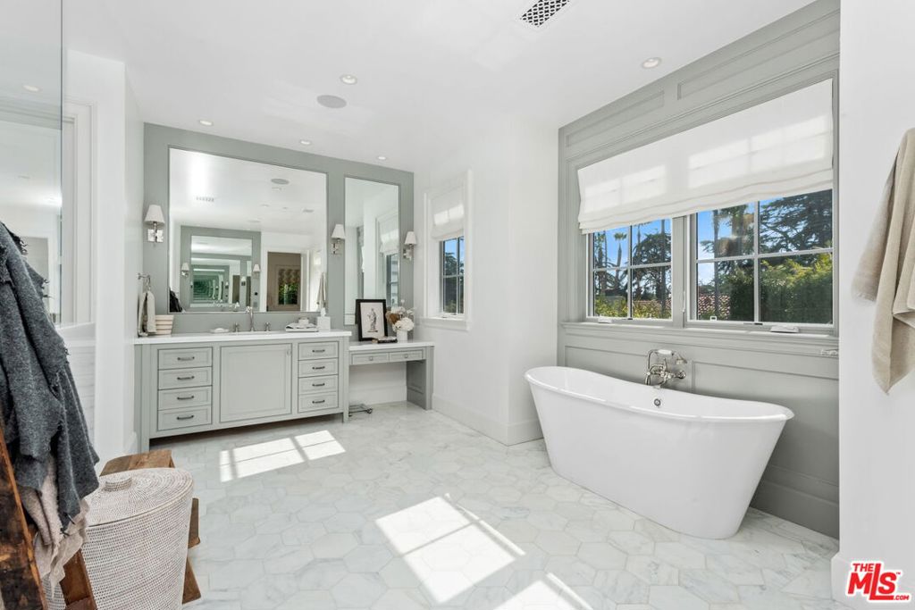MLS #26875373 image #24