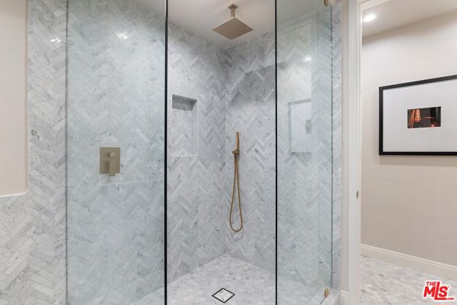11500 San Vicente Boulevard, Los Angeles CA: https://media.crmls.org/mediaz/91ddaebf-09ca-44c4-8c20-1c2ba9f25e0c.jpg