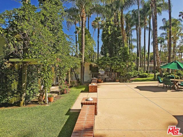 17545 Parthenia Street, Sherwood Forest CA: https://media.crmls.org/mediaz/91ddcc9b-a1b3-448c-838e-ae12602188b8.jpg