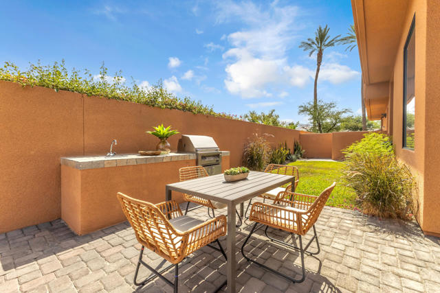 50050 Camino Privado, La Quinta CA: https://media.crmls.org/mediaz/91de7353-c7eb-4b1b-b5b2-7babbd291063.jpg