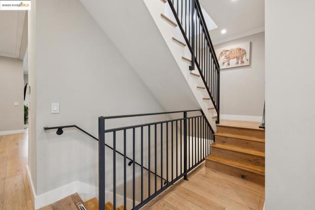 1537 Revere AVE, San Francisco CA: https://media.crmls.org/mediaz/91df04de-1ce2-4568-b652-06ca5aa4dc3c.jpg