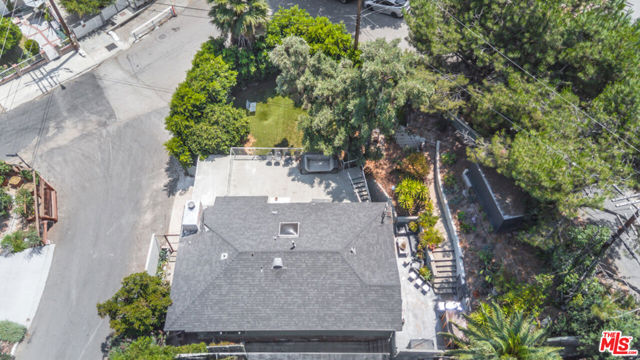 905 Pine Grove Avenue, Los Angeles CA: https://media.crmls.org/mediaz/91df1e5e-4a1f-4676-b432-a84842e9c152.jpg