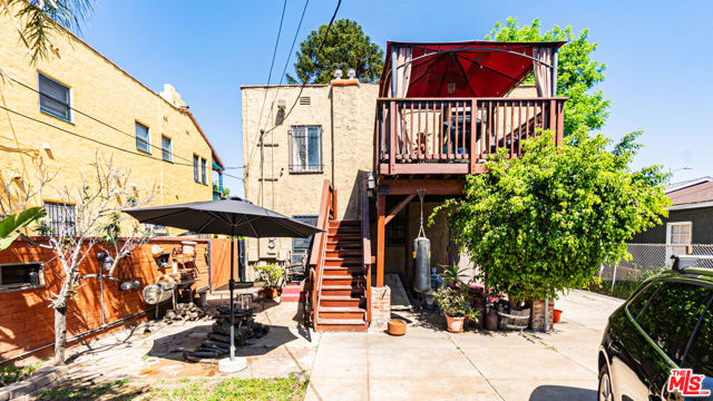 1277 S Orange Drive, Los Angeles CA: https://media.crmls.org/mediaz/91df2538-6854-4237-8973-5eb583df858f.jpg