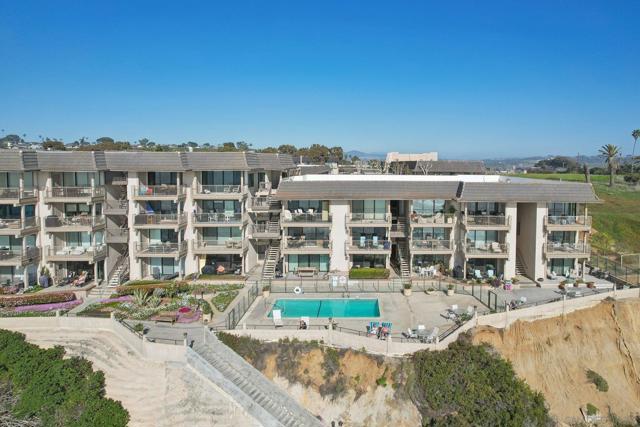 872 S Sierra Ave, Solana Beach CA: https://media.crmls.org/mediaz/91df304d-94a8-45a5-b153-296ec5595cab.jpg