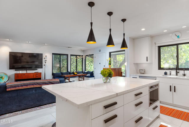 354 Glenullen Drive, Pasadena CA: https://media.crmls.org/mediaz/91dfa8e6-f220-467c-b3e4-8fcc081312bc.jpg