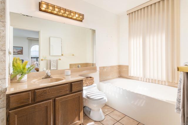 Detail Gallery Image 18 of 37 For 634 via Santa Cruz, Vista,  CA 92081 - 2 Beds | 2 Baths