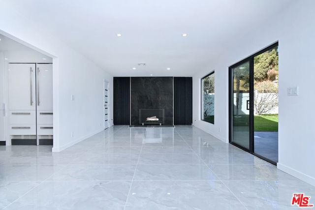 12112 Woodley Avenue, Granada Hills CA: https://media.crmls.org/mediaz/91e08aed-94d7-4730-8503-07a1eb92130d.jpg