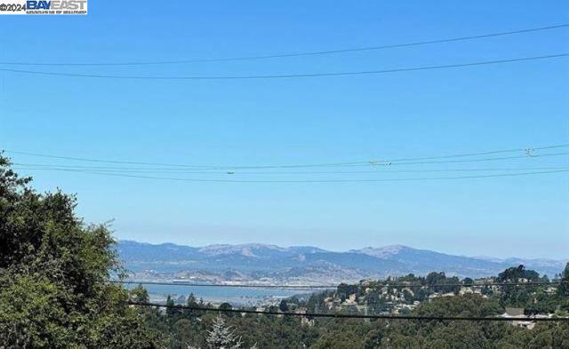 0 Villanova Dr, Oakland CA: https://media.crmls.org/mediaz/91e09f41-904b-467d-9e5a-494795e0535f.jpg