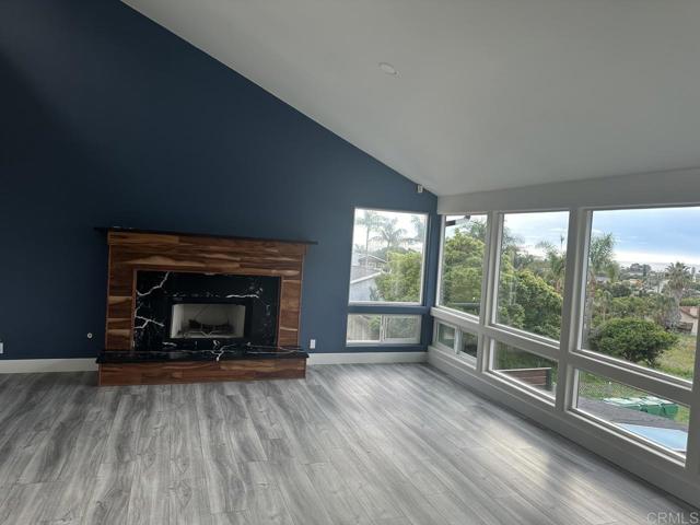 Detail Gallery Image 2 of 11 For 1525 Laurel  Rd, Oceanside,  CA 92054 - 4 Beds | 3 Baths