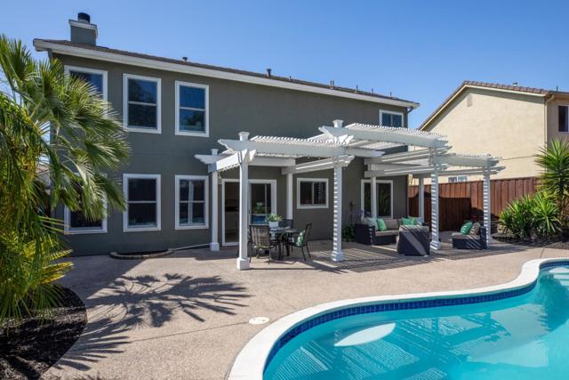 1417 Briarberry Lane, Gilroy CA: https://media.crmls.org/mediaz/91e239c1-24f8-443a-be20-94656d28144a.jpg