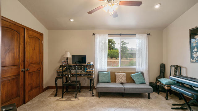 56800 Zuni Trail, Yucca Valley CA: https://media.crmls.org/mediaz/91e255c1-d46b-444a-a40e-e2eb0c2e69bc.jpg