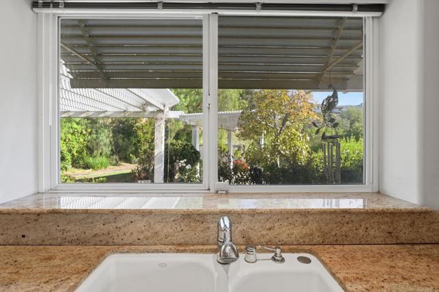 Detail Gallery Image 16 of 74 For 2596 Green Canyon Rd, Fallbrook,  CA 92028 - 4 Beds | 2/1 Baths