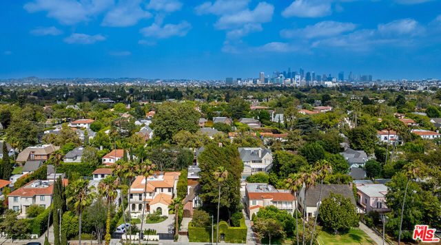 338 S Highland Avenue, Los Angeles CA: https://media.crmls.org/mediaz/91e30b7e-d2f5-43fd-b4a0-75949915ff66.jpg