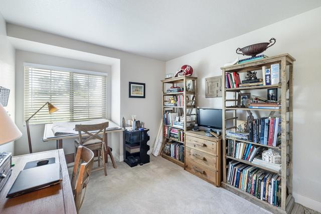581 Galloping Hill Road, Simi Valley CA: https://media.crmls.org/mediaz/91e31f04-dd9e-4382-90f8-eadd3a82f325.jpg