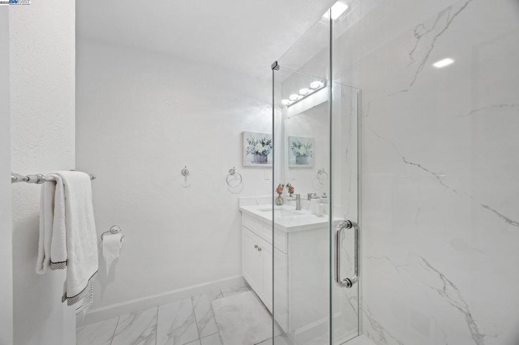 https://media.crmls.org/mediaz/91e34bc9-e7b2-4d1f-898e-45ce6cc5bdf7.jpg?preset=X-Large