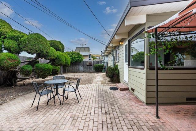 2037 Harding Avenue, San Mateo CA: https://media.crmls.org/mediaz/91e3674c-aa9c-4a08-afb5-4560bf08d818.jpg