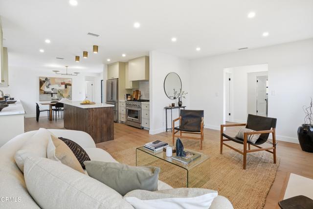 Detail Gallery Image 3 of 37 For 2801 Ceilhunt Ave, Los Angeles,  CA 90064 - 4 Beds | 2 Baths