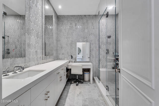 2259 Melford Court, Westlake Village CA: https://media.crmls.org/mediaz/91e3b06b-2b38-46a2-8e4f-618361ff2630.jpg
