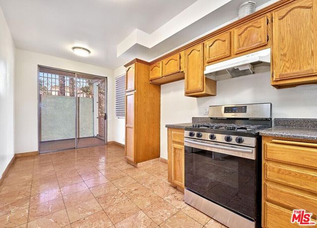 3315 Griffith Park Boulevard, Los Angeles CA: https://media.crmls.org/mediaz/91e48e0d-2683-4bc3-9a88-60164f02fb63.jpg