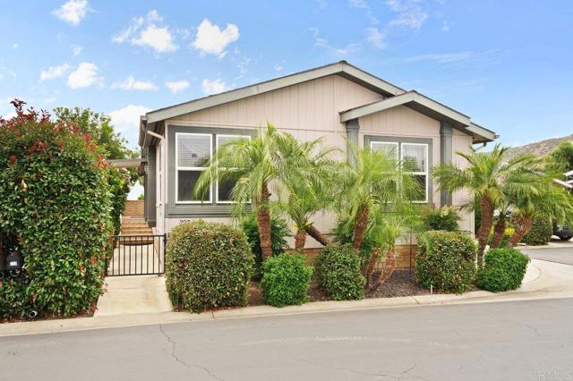 Home for Sale in Lakeside