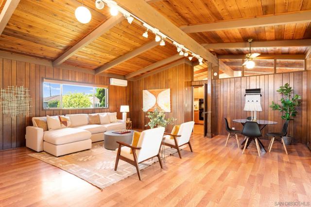1201 Via Barranca, La Jolla CA: https://media.crmls.org/mediaz/91e54511-af50-4007-a202-96b41d670c5f.jpg