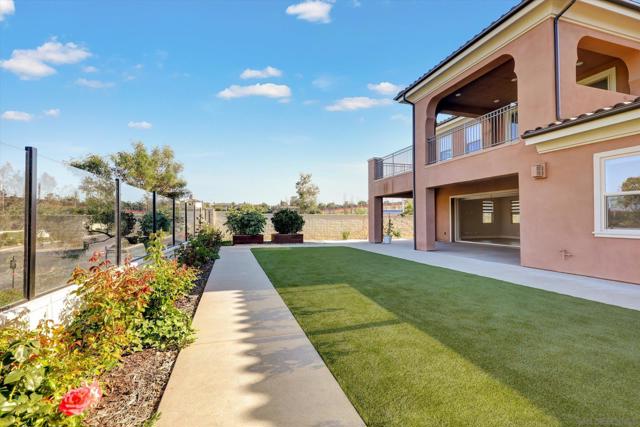 16231 Sunny Summit Dr, San Diego CA: https://media.crmls.org/mediaz/91e554b8-3da4-47d6-93c2-025b1fe88181.jpg