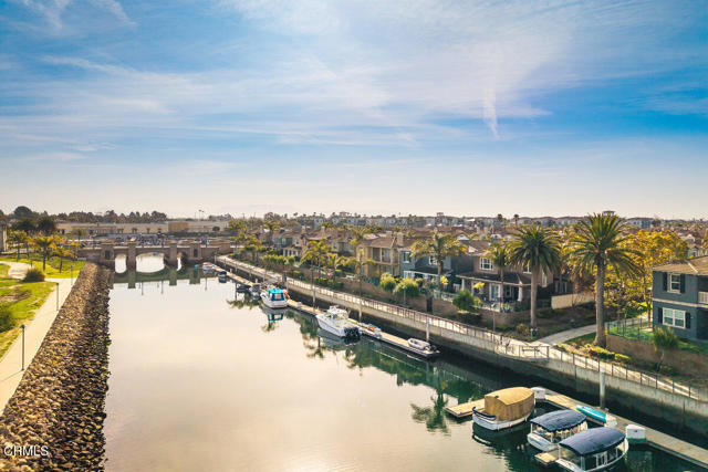 4111 Adriatic Street, Oxnard CA: https://media.crmls.org/mediaz/91e574ee-9375-488a-b6ad-8d88235c696c.jpg